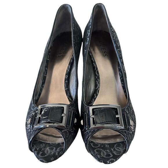 Guess signature black and silver peep toe  pumps buckle accent. Size 8 - Picture 2 of 4